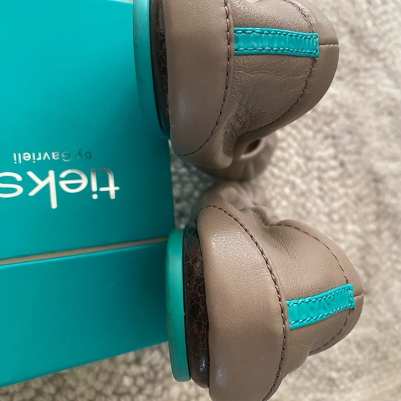 Tieks Taupe size 6 (used) - Picture 4 of 5
